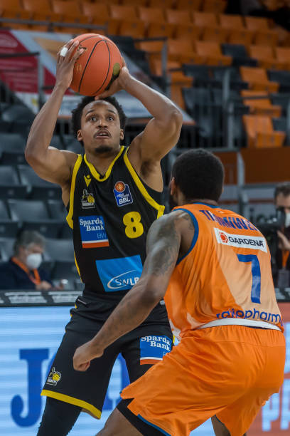 后展现出极 后展现出极