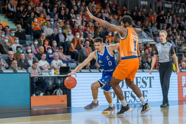 他利用娴熟 他利用娴熟